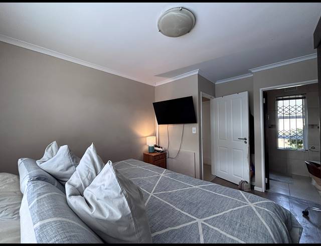 3 BEDROOM FREESTANDING TO LET IN SUNNINGDALE